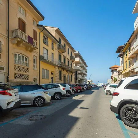 Lungomare By Interhome Viareggio